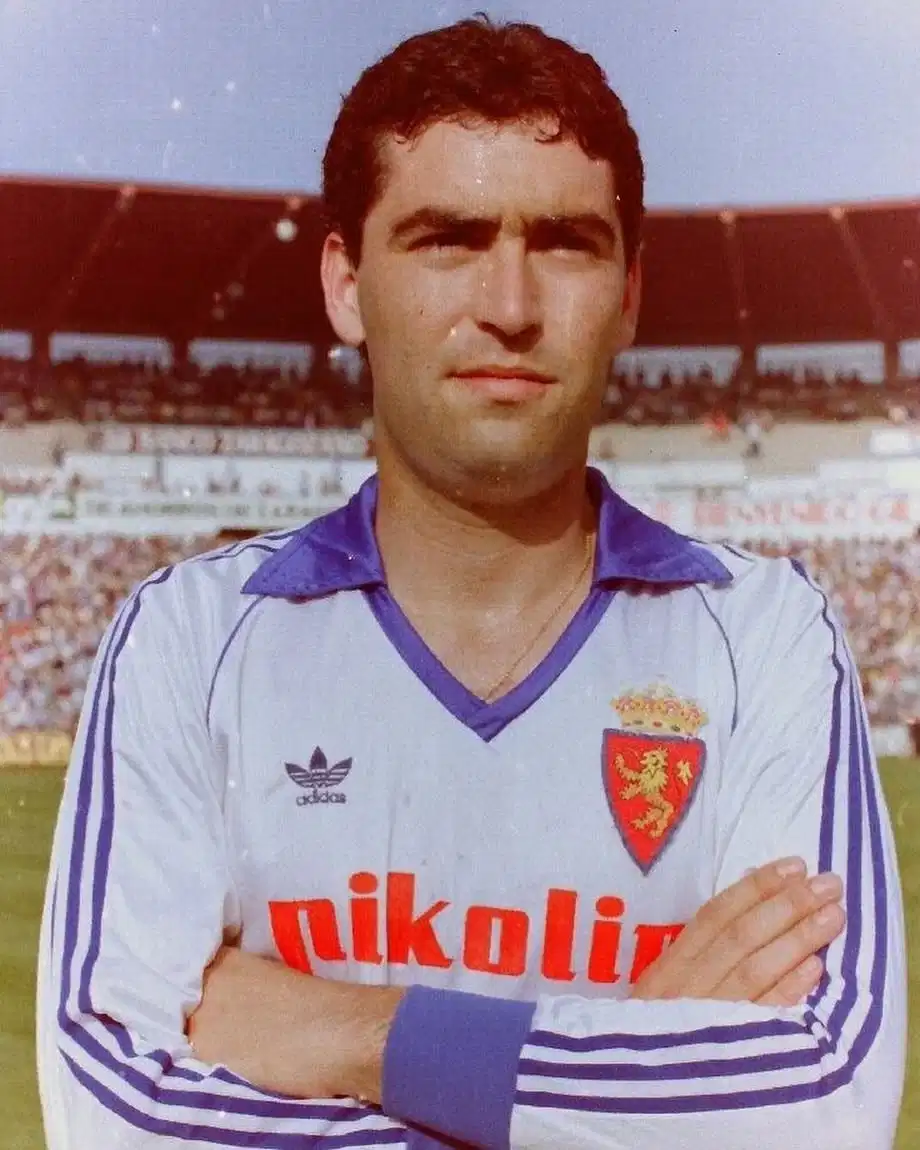 Carlos Conde con la camiseta del Real Zaragoza