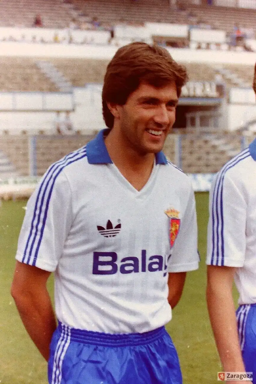 Narciso Juliá con la camiseta del Real Zaragoza