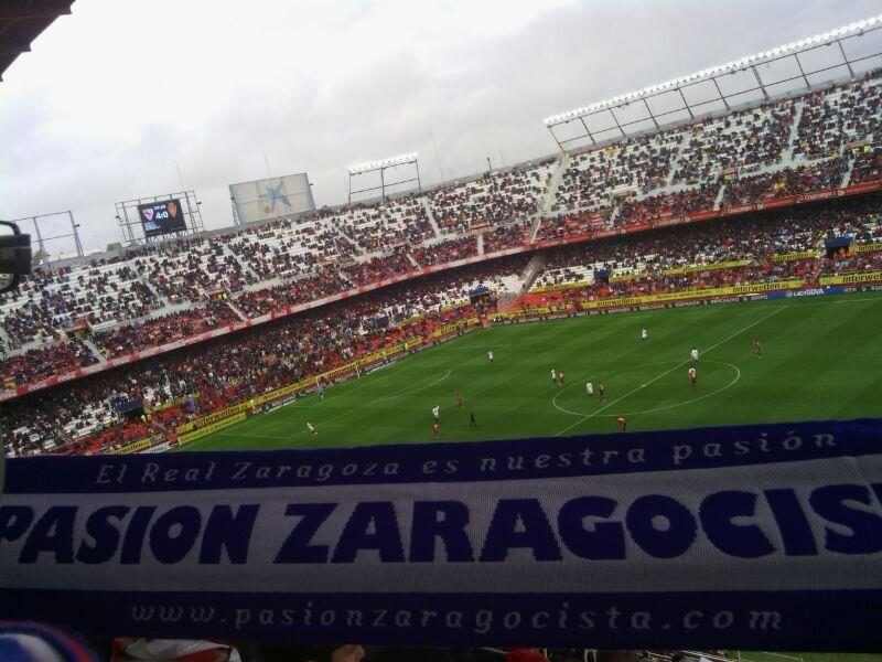 Nuestra bufanda testigo hoy del partido en Sevilla gracias a la peña Maños Sur...