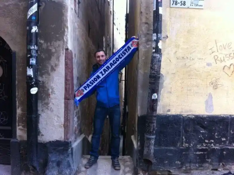 Nuestro amigo Julio, nos manda esta foto desde Estocolmo, en Gamla Stan, la calle más estrecha de Europa...