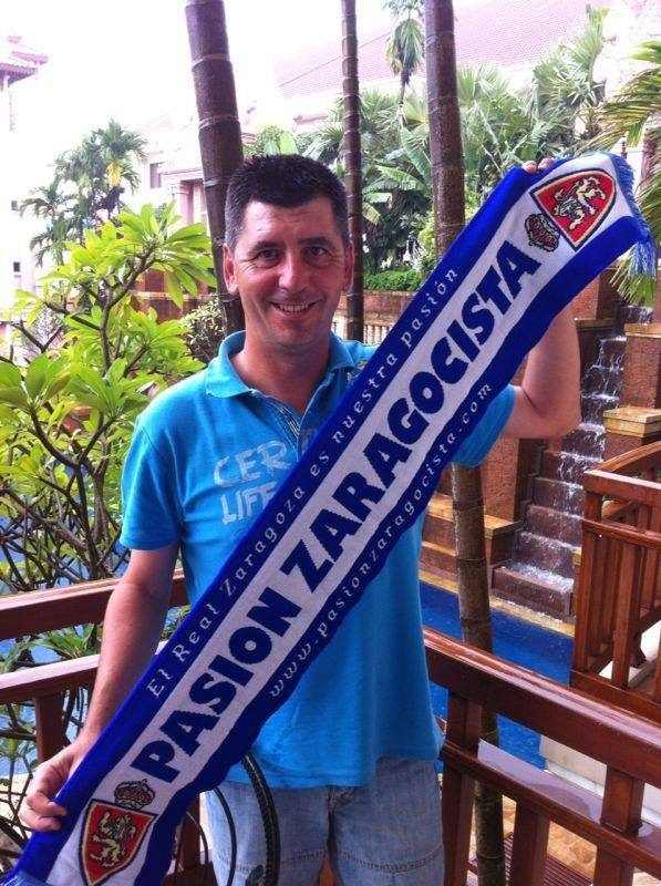 Paco nos manda desde Camboya la primera foto de sus vacaciones.