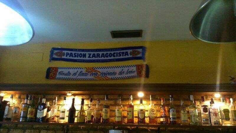 Entrar en el Bar La Recopa y ver esto... No tiene precio.