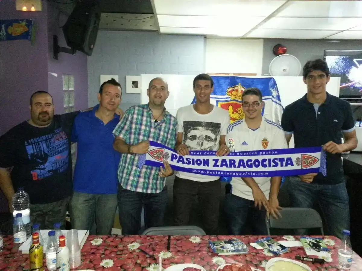 Gran noche ayer en La Almunia en la Inauguración de la peña zaragocista Almunienses Blanquiazules, gracias a Luis y su Junta por la invitación.