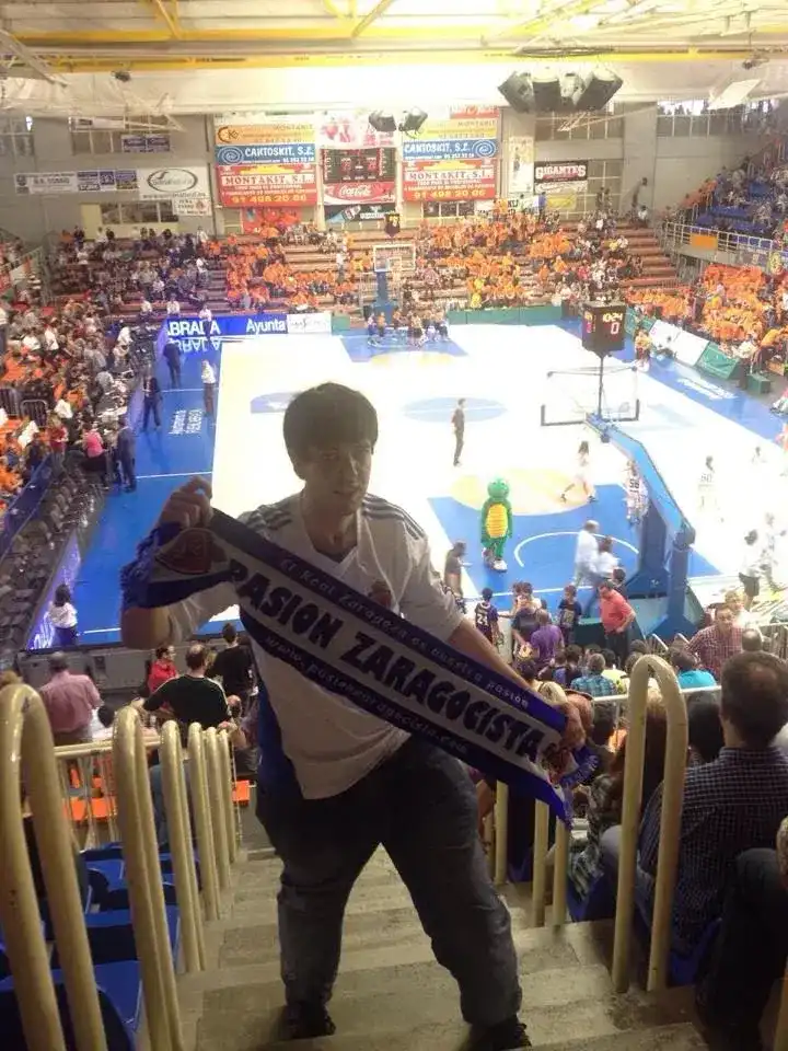 Antes de llegar a Alcorcón, una parada de Fernando en Fuenlabrada para animar al @Basket_Zaragoza