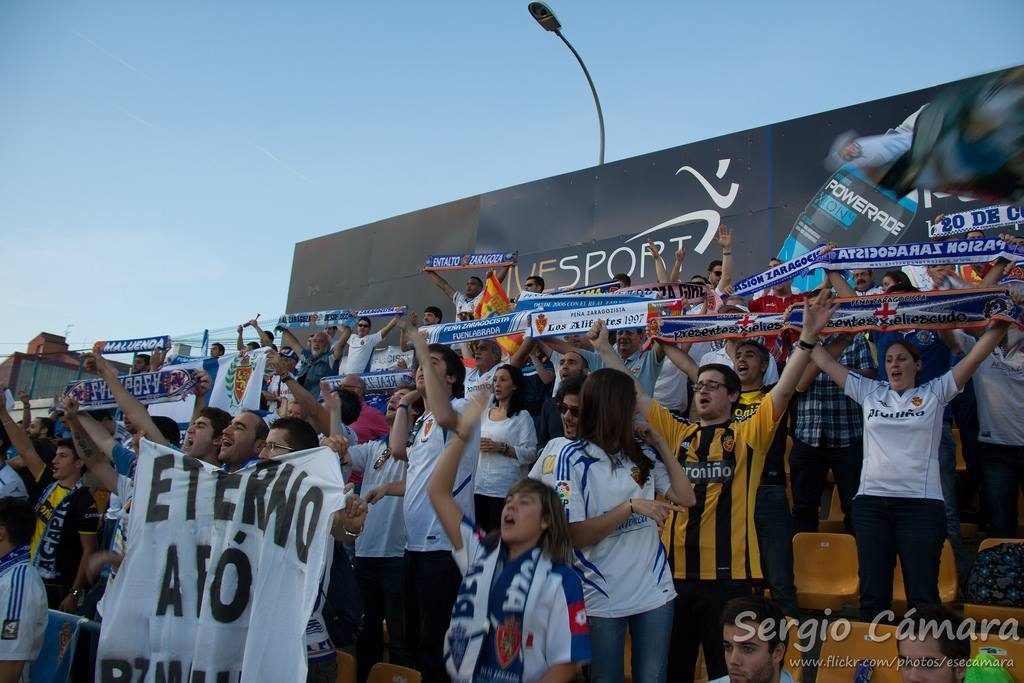 Algunos de los nuestros con el bufandeo