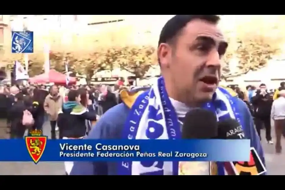 Nuestra bufanda en Soria con el presidente de la @[100064809185938:2048:Federación de Peñas del Real Zaragoza]