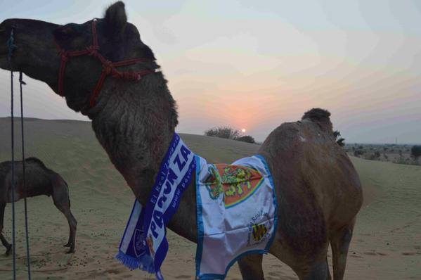 Alex y Rebeca siguen con su vuelta al mundo, fotos desde el desierto de Jaisalmer, India