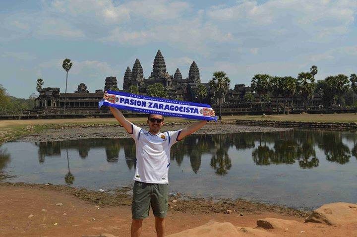 En manga corta que están @rtwalexyrebeca en Angkor Wat Temple Cambodia, ¡qué envidia!