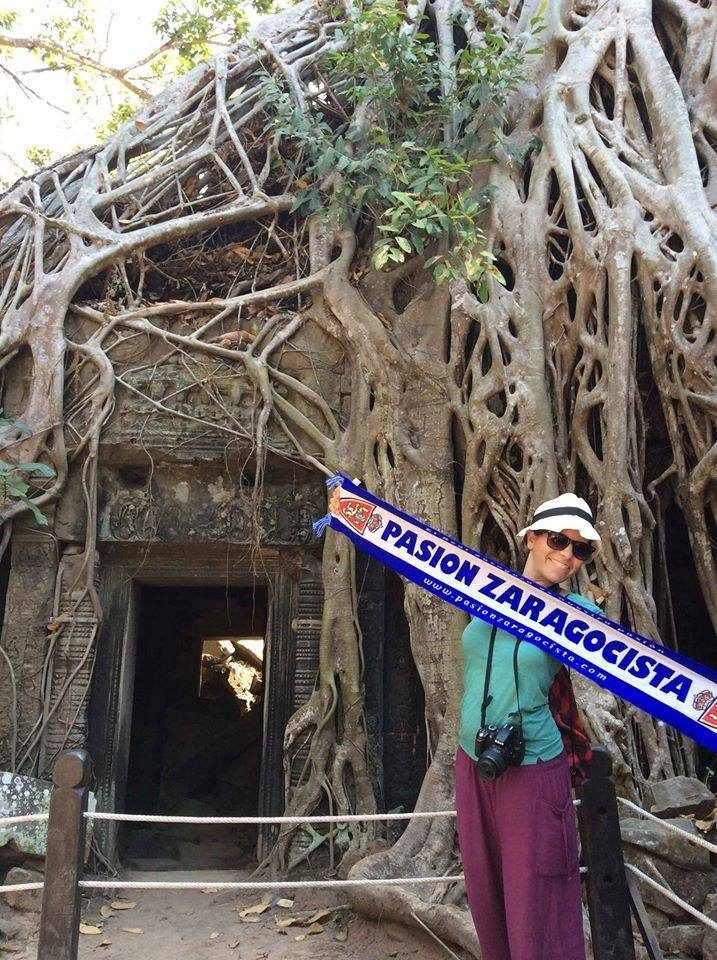 En manga corta que están @rtwalexyrebeca en Angkor Wat Temple Cambodia, ¡qué envidia!