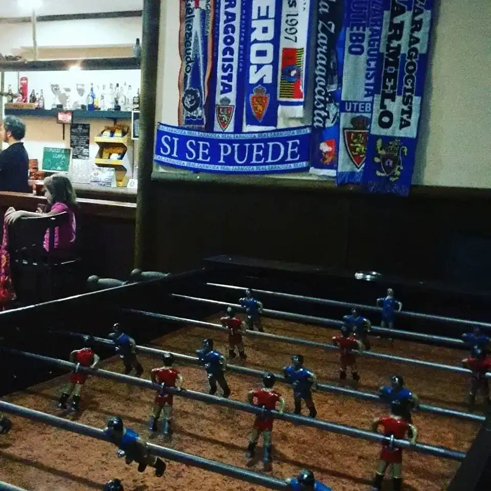 Como nos gusta este rincón de la peña @zaragocistassur en especial una de las bufandas... #RealZaragoza #Zaragoza